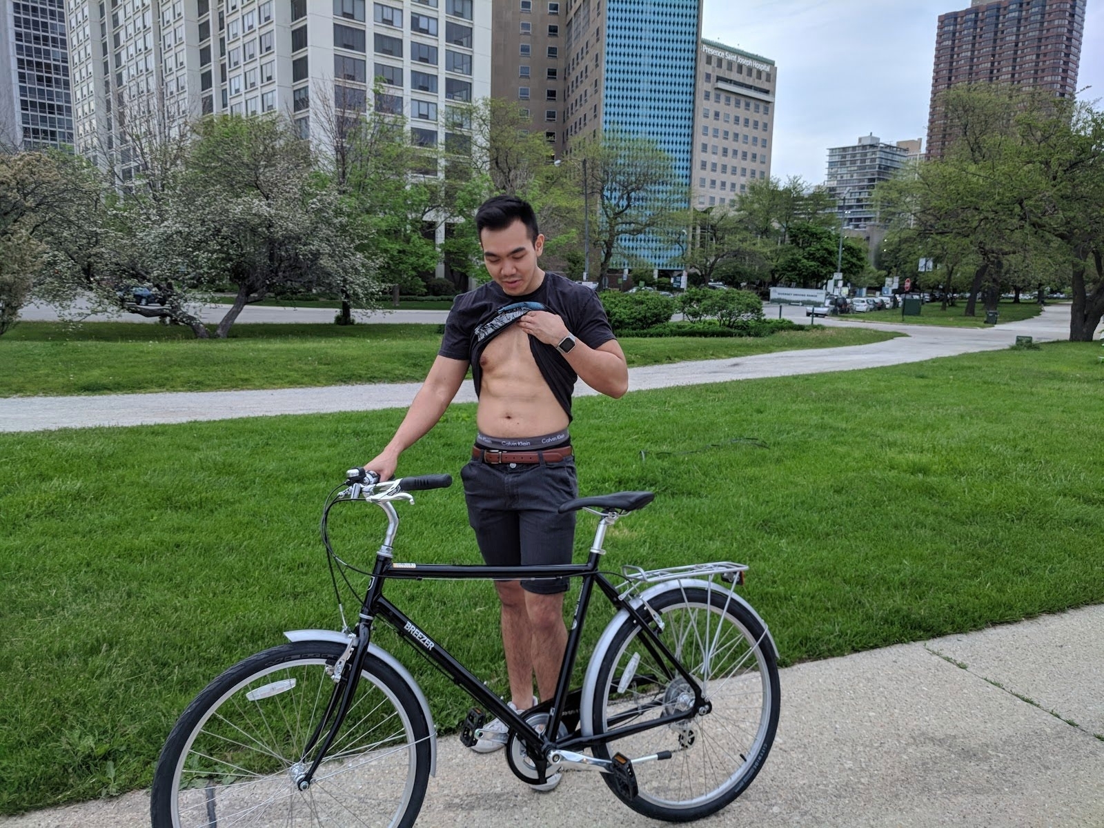 Breezer Uptown EX City Bike -- 2017