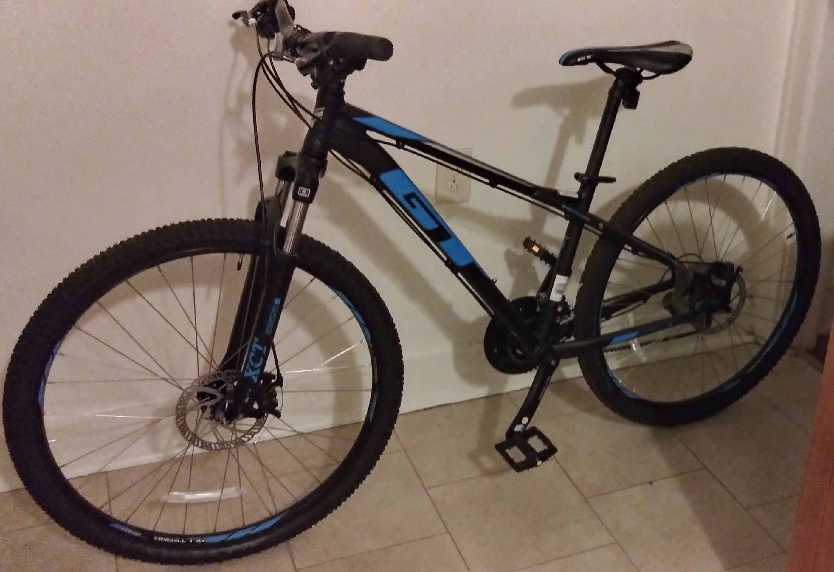 GT Men's Aggressor Pro Mountain Bike G28357