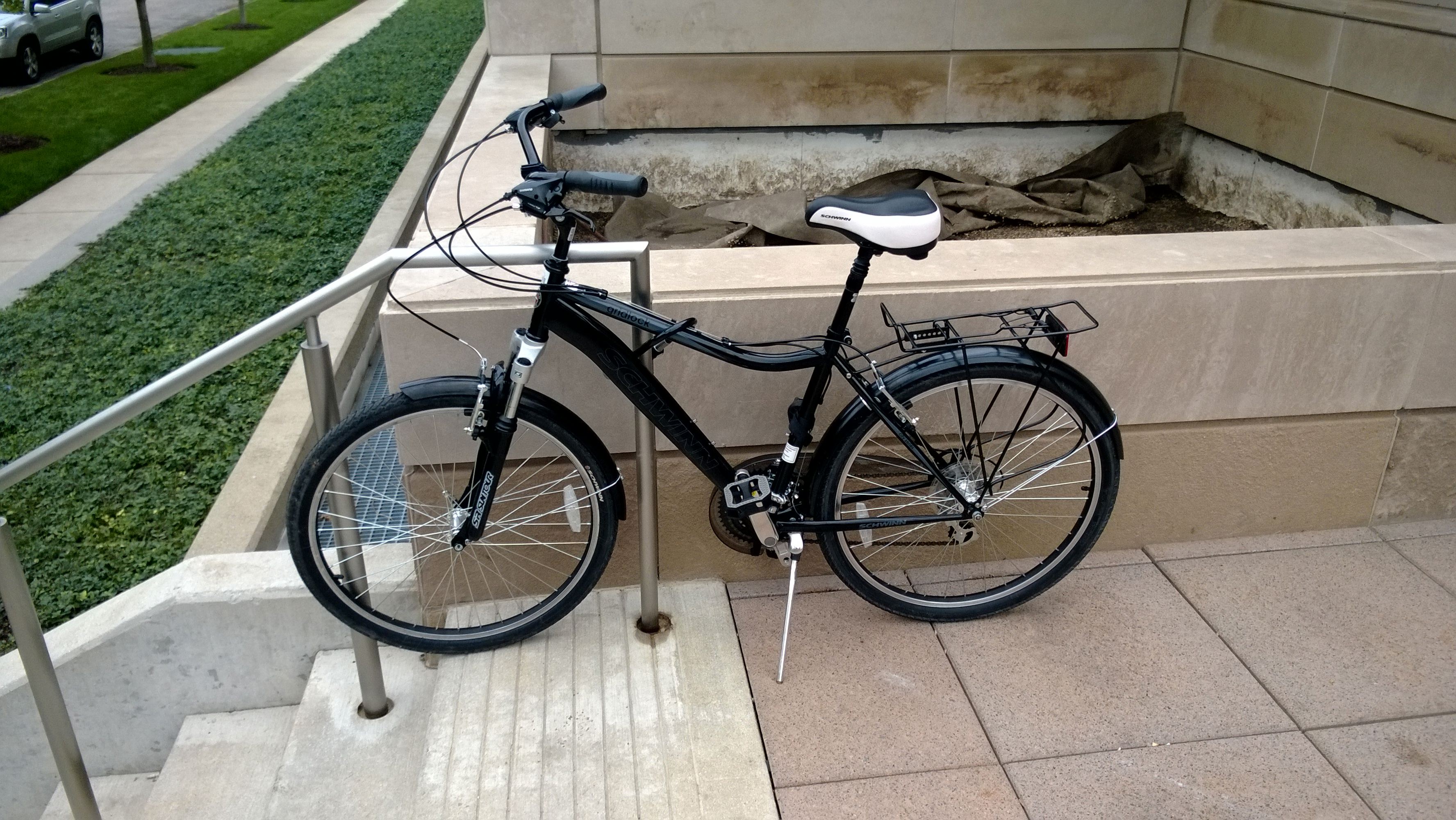 Schwinn Gridlock Men's comfort bike 