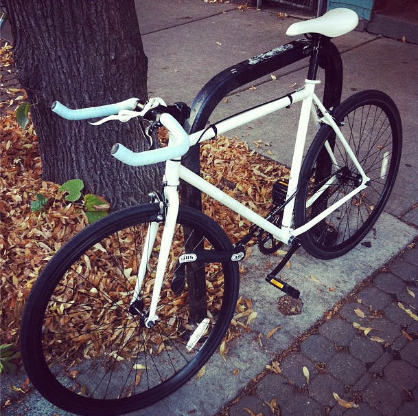 SE Draft Lite - White with Blue Bullhorn Handlebars