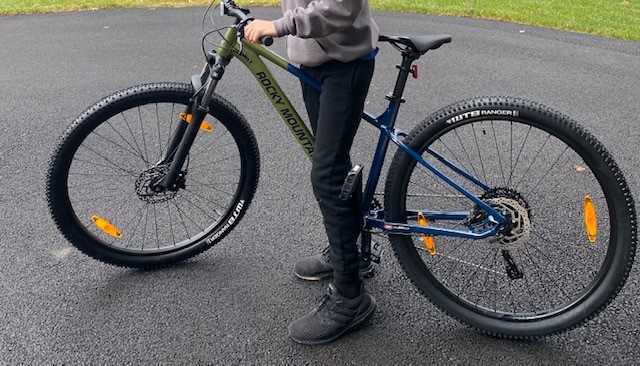 Rocky Mountain Fusion (forest green/blue, orange wheel reflectors)