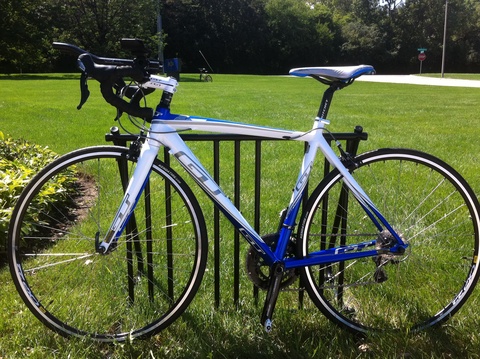 2011 GT GTR Series 2.0 Road Bike