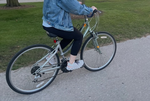 GIANT Women's Silver Cruiser Hybrid Bike