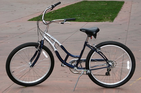 Women's Schwinn 7-Speed Jaguar Beach Cruiser 